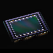 有効約1460万画素・ 新CMOS感光元件